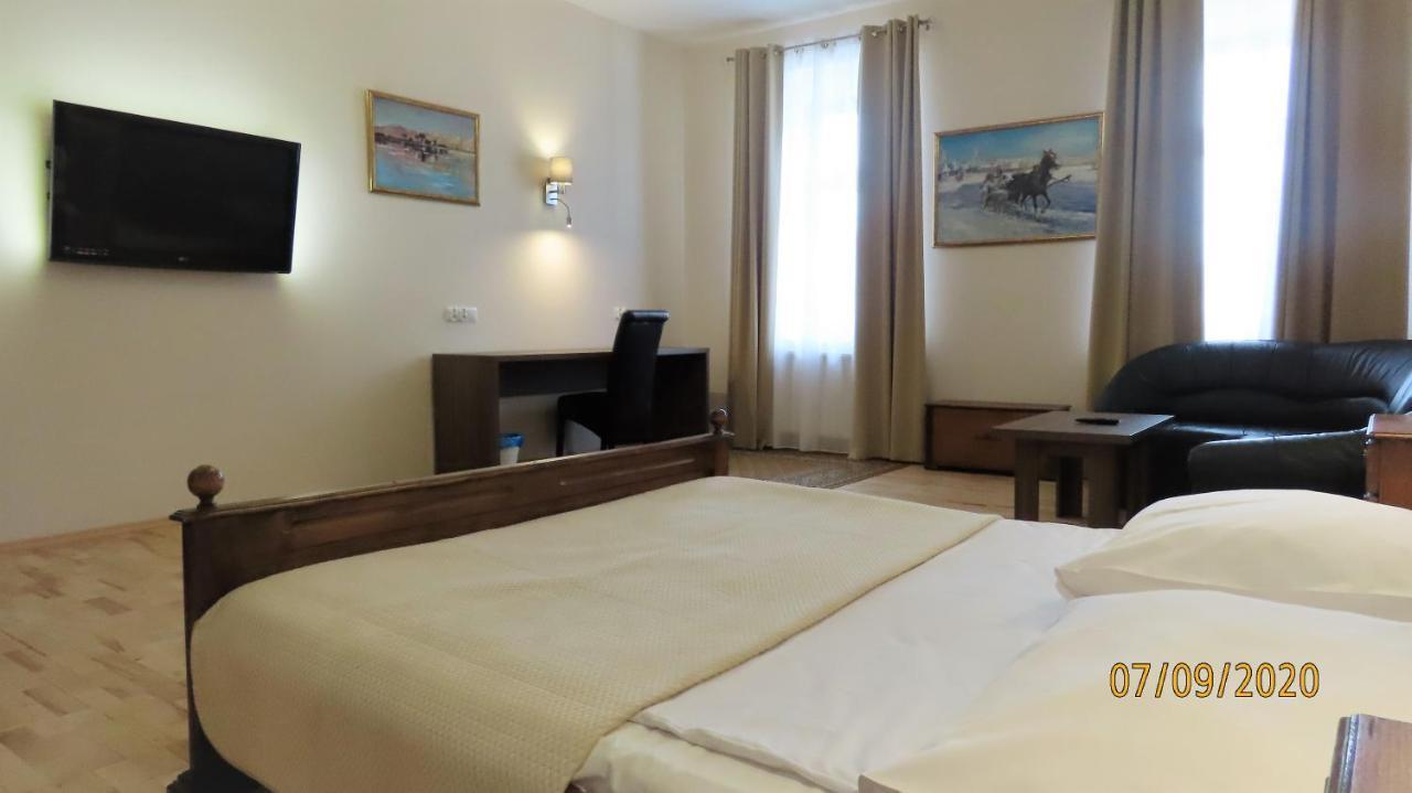 Euro Aparthotel Tarnów Buitenkant foto
