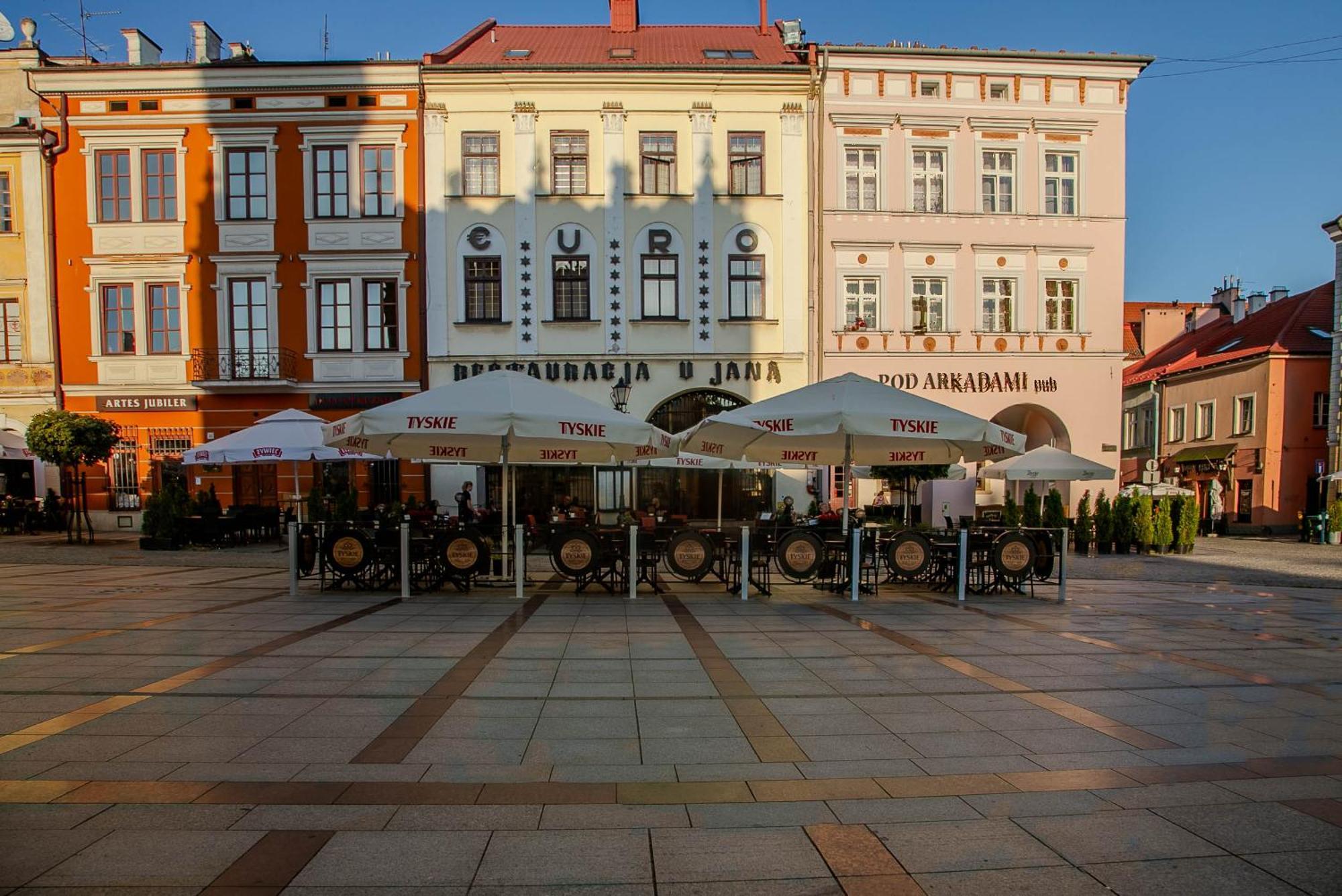 Euro Aparthotel Tarnów Buitenkant foto