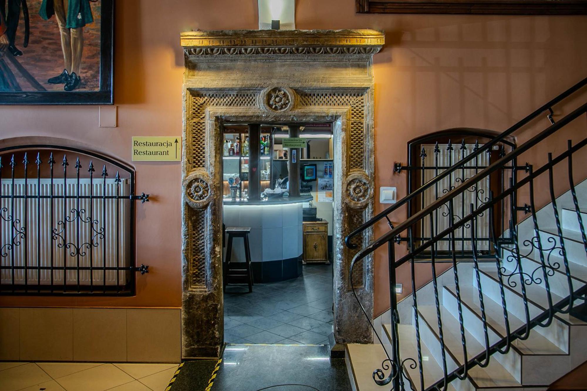 Euro Aparthotel Tarnów Buitenkant foto